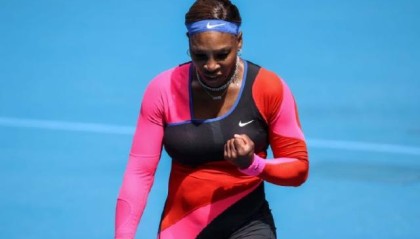 九游体育-小威三盘苦战力克萨巴伦卡 争冠路上感谢姐姐陪伴