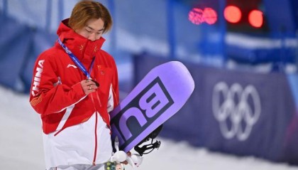 九游体育-马年“马上夺金”、遗憾和差距……佟立新评中国队米兰冬奥征程